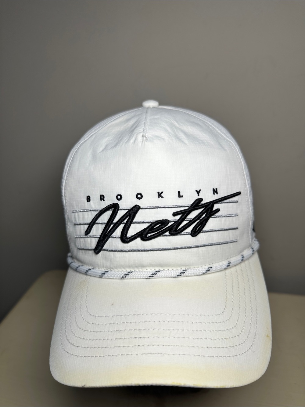Brooklyn Nets White Embroidered Baseball Cap with yellowing